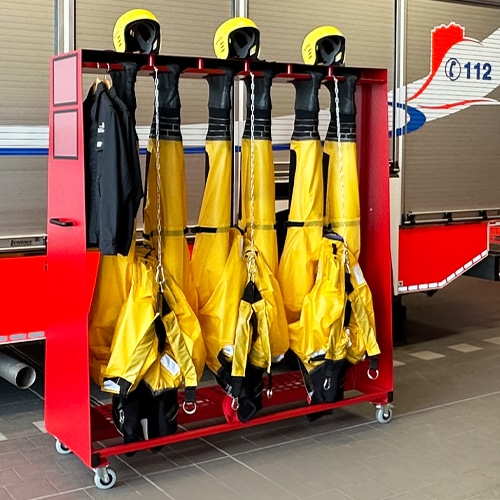 Spezialwagen "Feuer-Florian" zur Trocknung von Eis- und Wasserrettungsanzügen