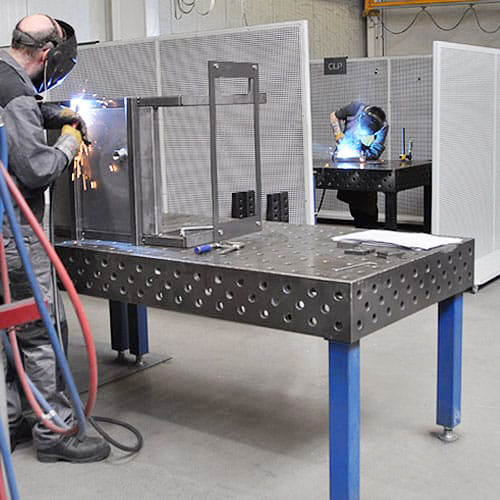 Schweisstrennwand "Flüster-Fabricia" zur Lärmreduzierung und Schutz vor Lichtblitzen in der Schweißerei