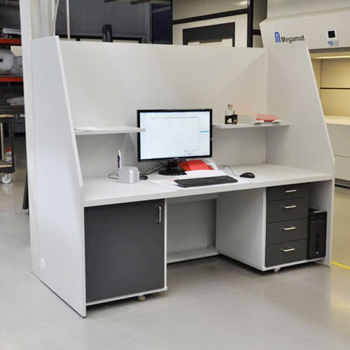 Werkstattschreibtisch "Modulare-Manuela" mobil und mit Raumteilerfunktion geeignet für Produktion, Lager oder Werkstatt